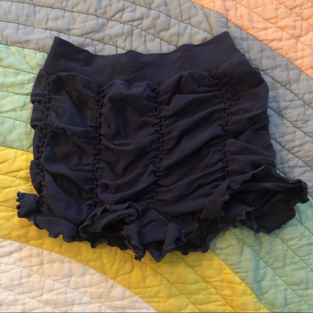 FP Intimately ruffle seamless booty shorts - XS/S